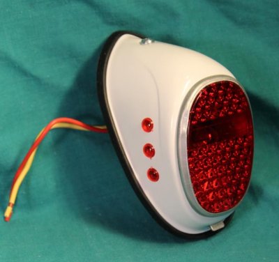 baklykta med bromsljus, VIT