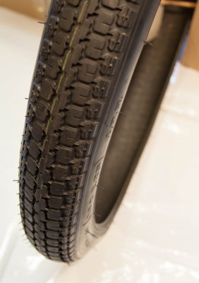 däck, 2,25 x 19" LANDSV. IRC